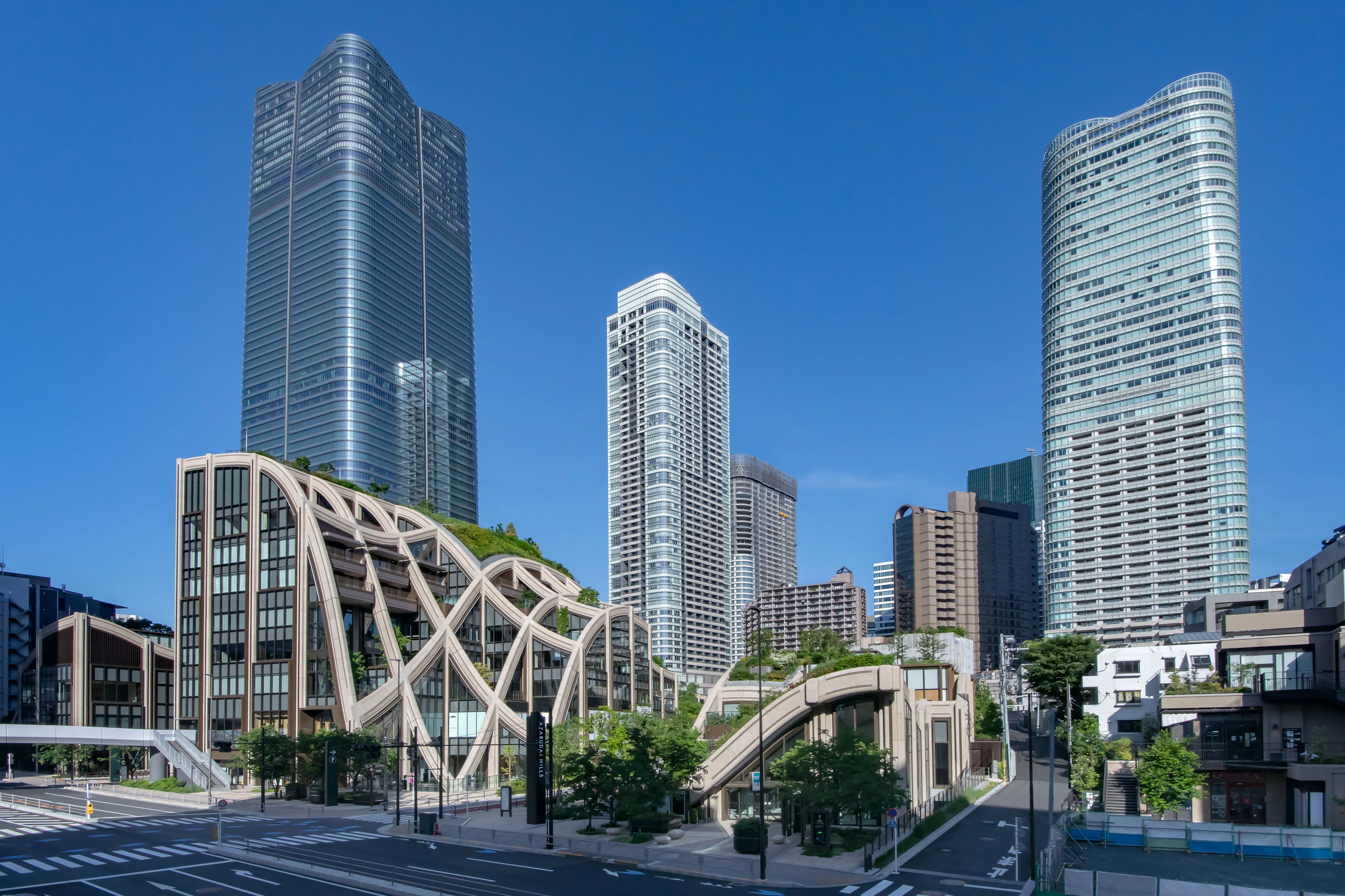 Azabudai Hills, complex curved forms in large mixed-use commercial facilities in Tokyo