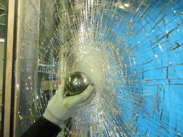 FireLite Plus™ Neo which has been impacted. Its main feature is safety against impact, including strikes.