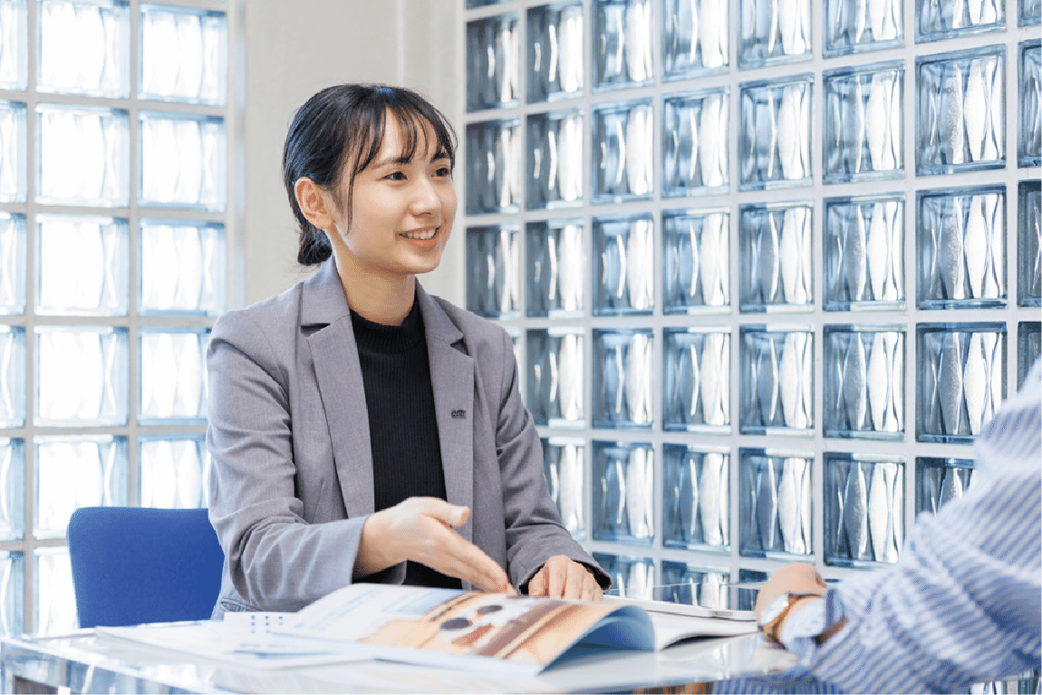 Ms. Wan of the Display Glass Sales Div.