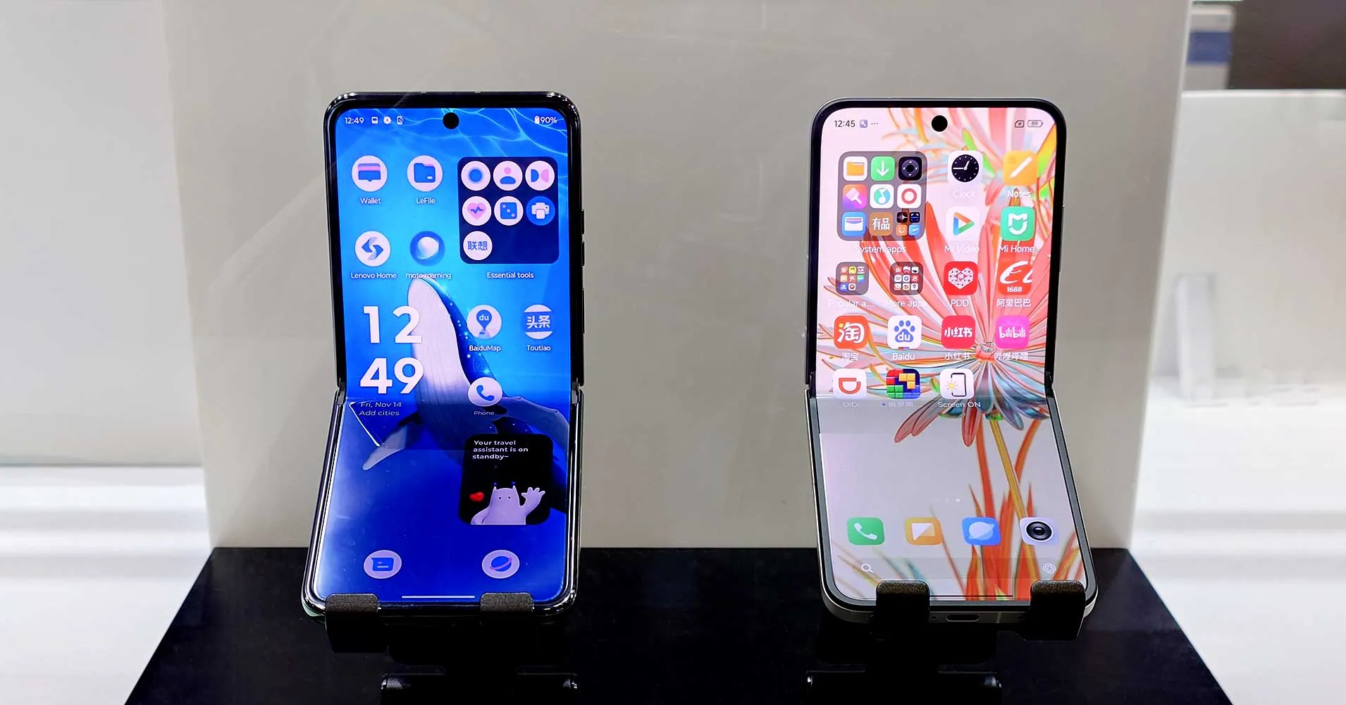 NEGの特殊ガラスが使われている折りたたみスマホ