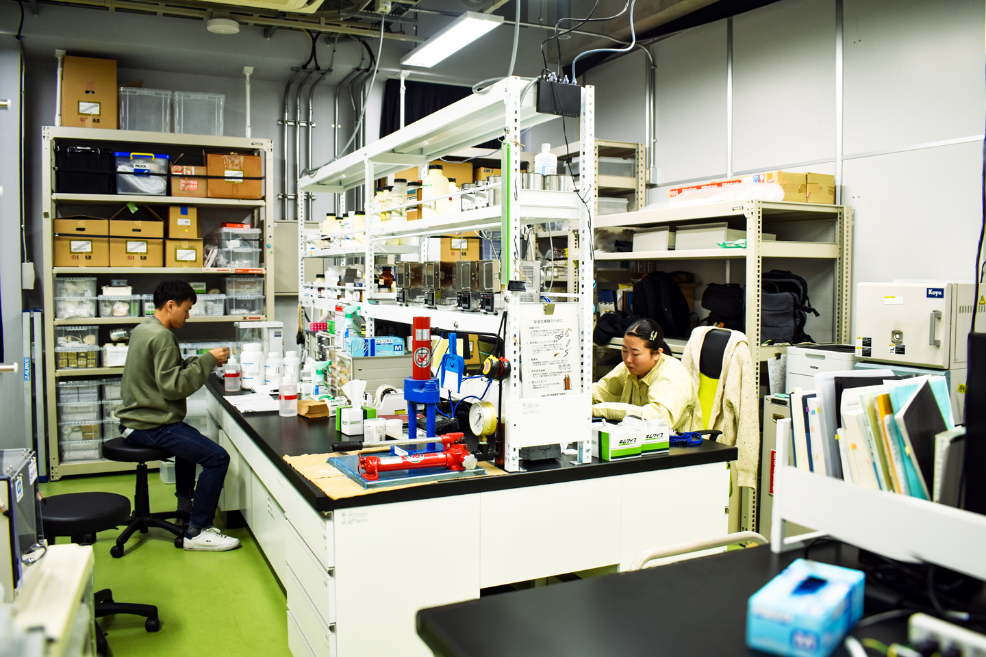A scene in the  Fundamental Glass Science Chair